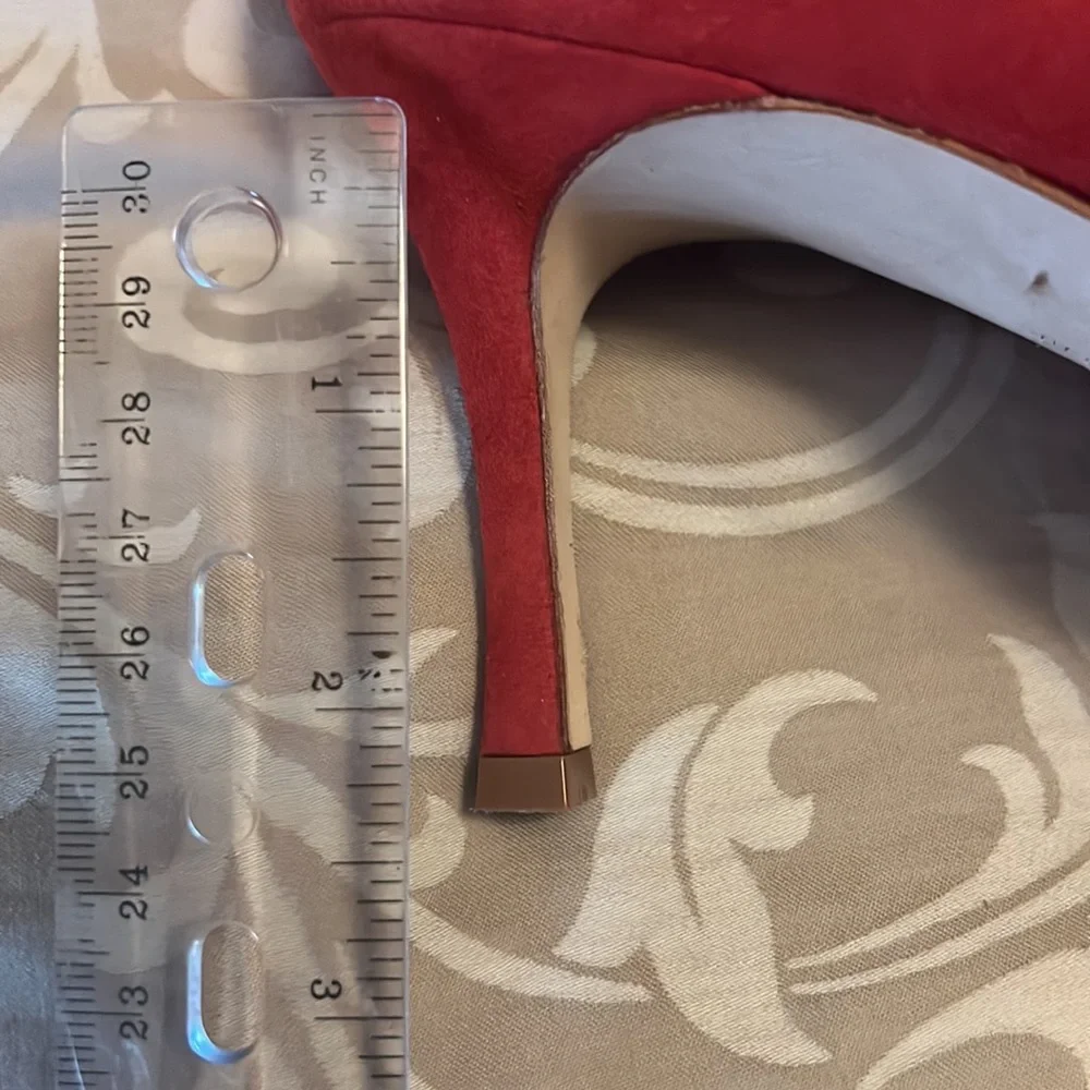 Manolo Blahnik BB 70 Bright Red Suede pointed toe Pumps mismatched size - Picture 3 of 8